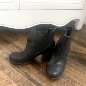 Black size 5 madden girl booties